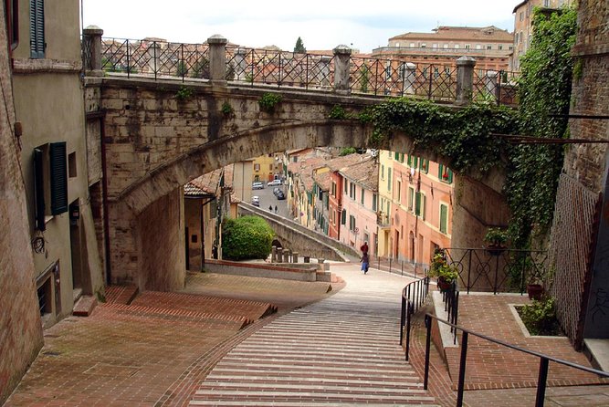 Private Perugia Walking Tour With Official Guide - Overview of Perugia