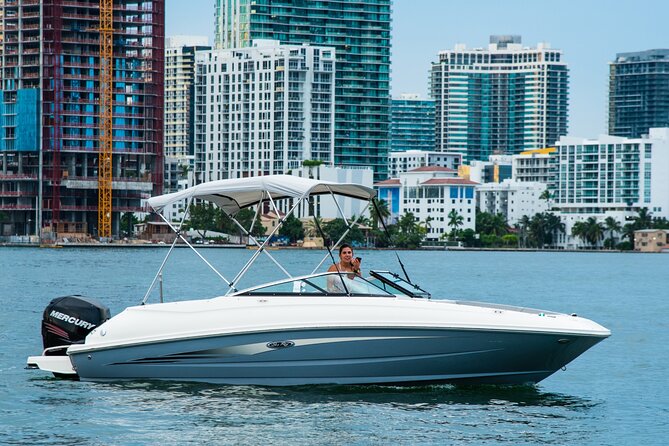 Private Romantic Sunset Boat Cruise in Fort Lauderdale! - Toast the Sunset With a Complimentary Beverage