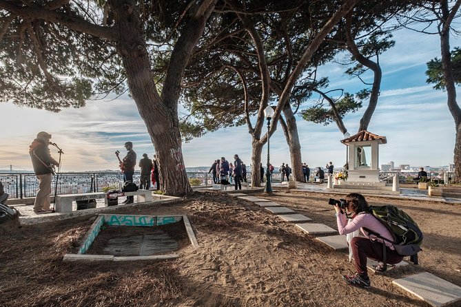 Private Tour - Lisbon Walking Tour With a Photographer - Tour Overview and Inclusions