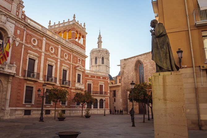 Private Tour of the Best of Valencia - Sightseeing, Food & Culture With a Local - Discover Valencias Iconic Landmarks