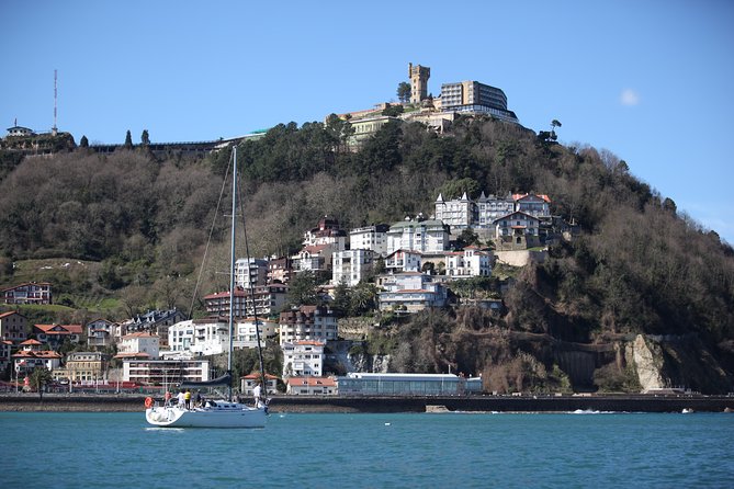 San Sebastian Private Sailing at La Concha Beach & Pasai Donibane - Meeting and Pickup Details