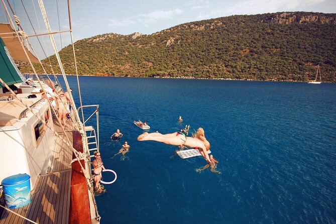 Side Dolphin Island Boat Trip With Lunch And Hotel Transfer - Trip Duration and Meeting Point