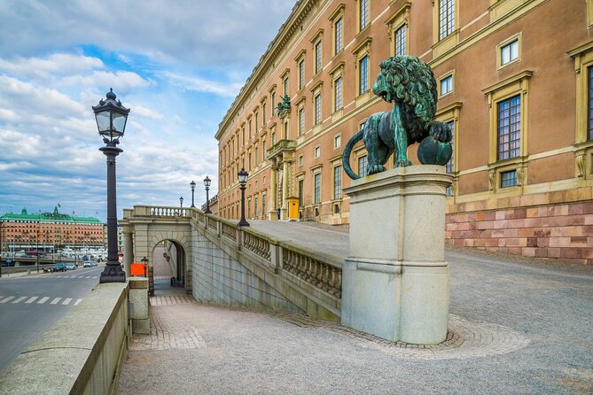 Stockholm Highlights: A Walking Tour of History and Culture - Gamla Stan: Medieval Charm and Royal History