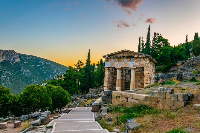 Ticket & Audio Tour for Delphis Oracle. Listen to Ancient Echoes - Historical Context and Archaeological Relics