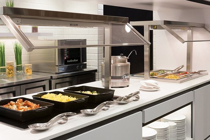 Toronto Pearson International Airport Plaza Premium Lounges - Overview of Premium Lounge Amenities