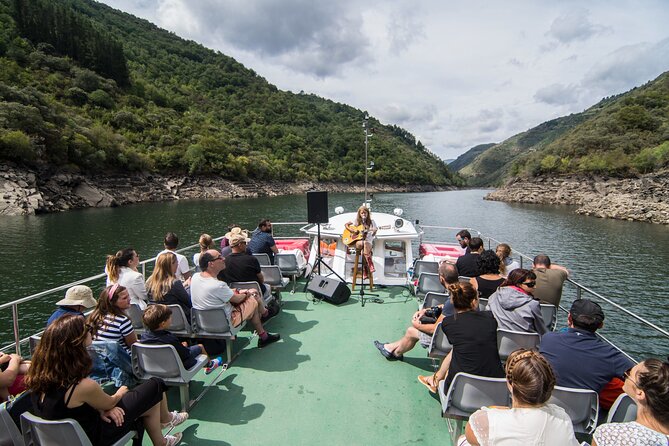 Tour From Santaigo to Ribeira Sacra With Boat Trip - Departure From Santiago