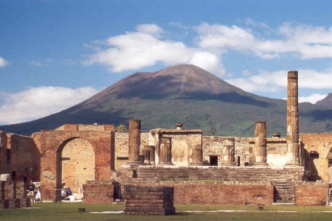 Transfer From Pompeii to Naples or Viceversa - Pricing and Guarantee