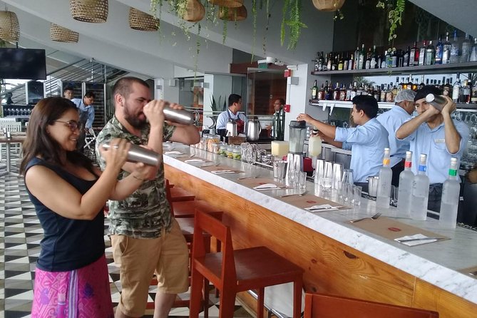 Try the Peruvian Flavor Pisco Sour Class in the Historic Center of Lima - Class Schedule and Duration