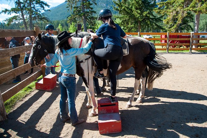 2 Hour Banff Horseback Riding Adventure