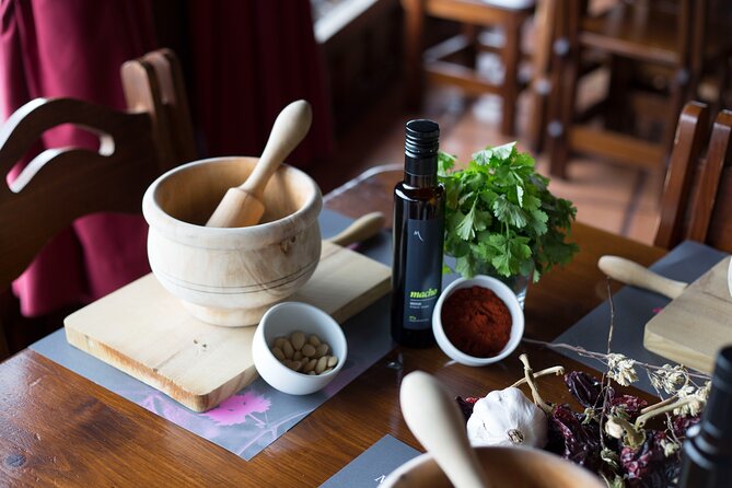 1 Hour and Half Mojo Sauce Workshop With Winery Tour - Booking and Cancellation Policy