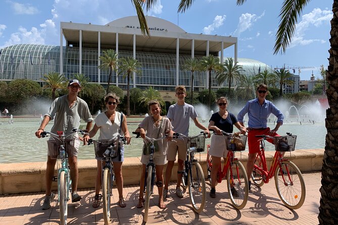 150 Min Bike Group Tour With Local Guide - Overview