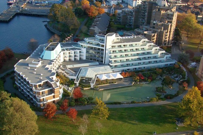 2-Day Victoria & Butchart Gardens Tour With Overnight at the Inn at Laurel Point - Traveler Experiences