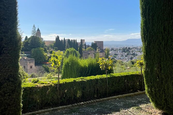 2-Hour Guided Tour of Alhambra Gardens and Alcazaba in Granada - Tickets and Nasrid Palaces