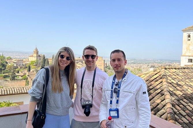 2-Hour PREMIUM Tour Visiting the Alhambra and Generalife - Non-refundable Policy