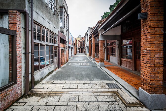 2-Hour Private Longshan Temple Walking Tour - Historical Significance