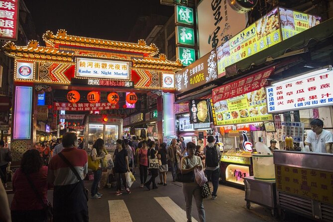2-Hr Raohe Night Market Walking Private Tour With a Tour Guide - Tour Itinerary