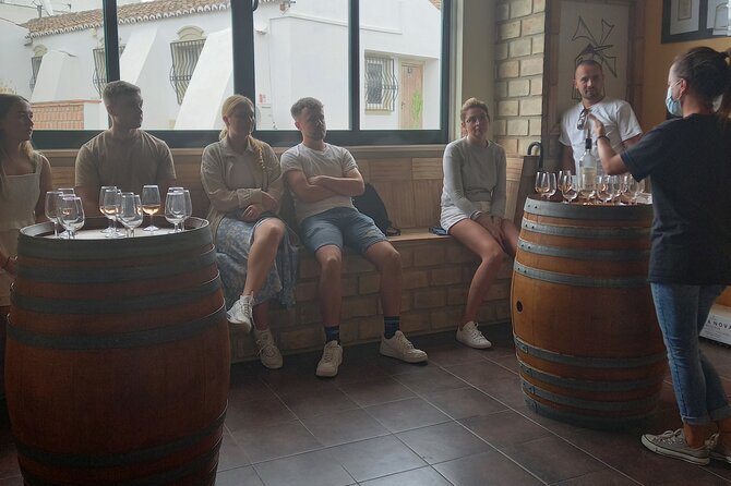 Albufeira Tour: Wine Tasting and Chicken Piripiri Lunch - Wine Tasting Experience