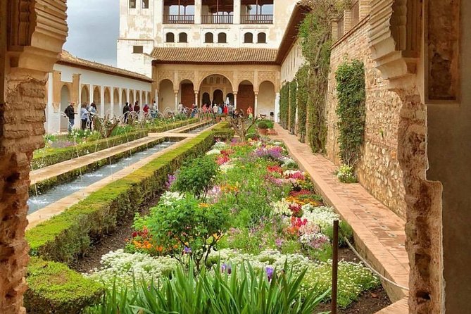 Alhambra & Nasrid Palaces Exclusive Guided Tour (Skip-the-Line) - Overview
