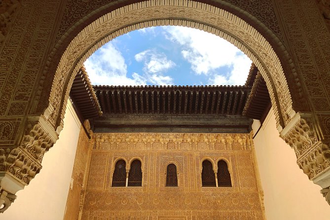Alhambra Private Tour With Pick up Service and Tickets - Meeting and Pickup Details
