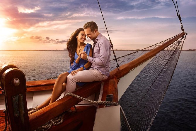 Amazing Romantic Dinner on a Galeon Around the Lagoon in Cancun With Sax Music - Meal Options and Dining Experience