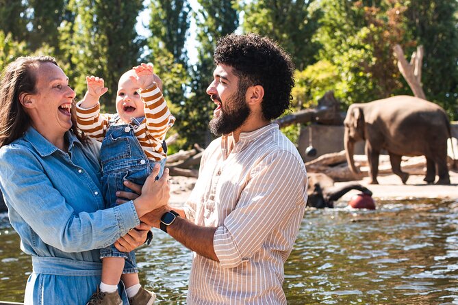Amsterdam :Private Professional Photoshoot Inside Artis Royal Zoo - Meeting Point and Pickup Details