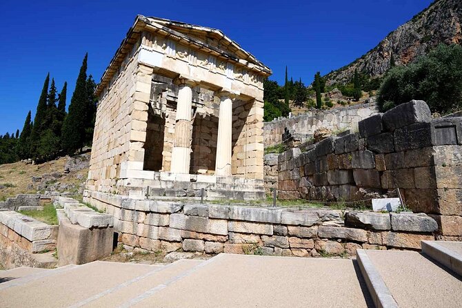 Audiovisual Self-Guided Tour With AR and 3D in Delphi - Immersive AR and 3D Experience in Delphi