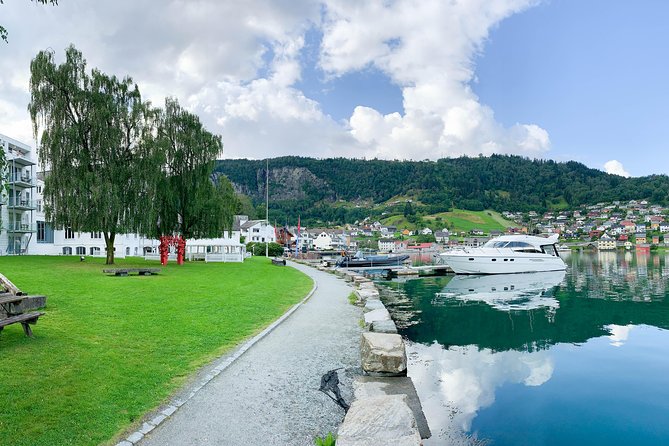 Bergen to Hardangerfjord VIP Car Private Yacht Fjord Cruise - VIP Car Experience