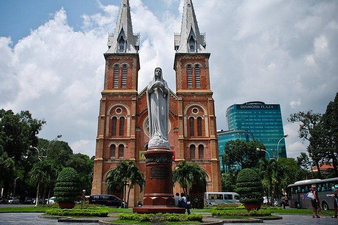 Best of Ho Chi Minh City Shore Excursion From Cruise Port - Must-Try Local Cuisine in Ho Chi Minh City