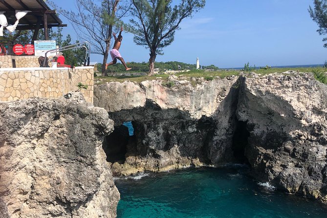Blue Hole Mineral Springs, Ricks Café, and Shopping Combo Tour - Experiences and Activities