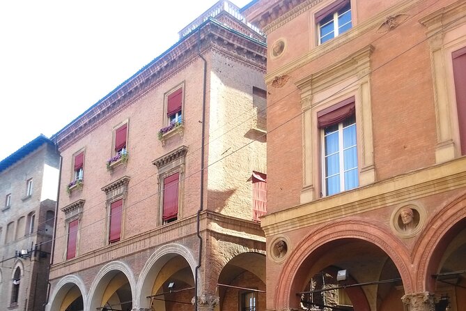 Bologna : a Walk Into History - Exploring Bolognas Medieval Streets