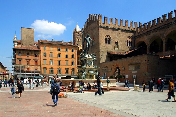 Bologna City Red Bus and Food Tasting - Hop On/Hop Off Service and Commentary