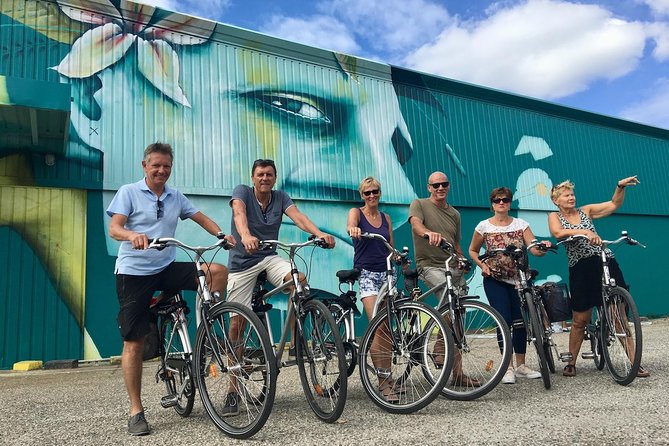Bordeaux by Bicycle: a 3-Hour Tour Immersive Experience" - Expert Guide Commentary