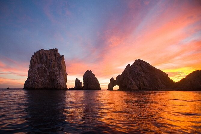 Cabo Sunset Yacht Tour at the Arch - With Dinner and Drinks - Inclusions and Amenities