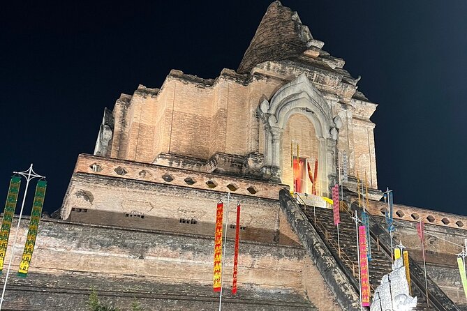 Chiang Mai Temples and Market Tuk-Tuk Evening Night Tour - Itinerary Overview