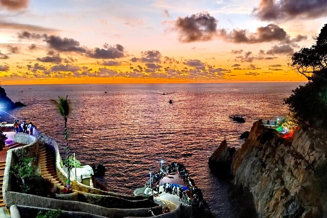 Cliff Diver De Luxe 3 Course Dinner at "La Quebrada" in Acapulco - Tour Overview and Inclusions