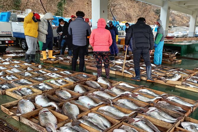 Cod Auction and Clam Auction in Winter - Sample Menu and Inclusions