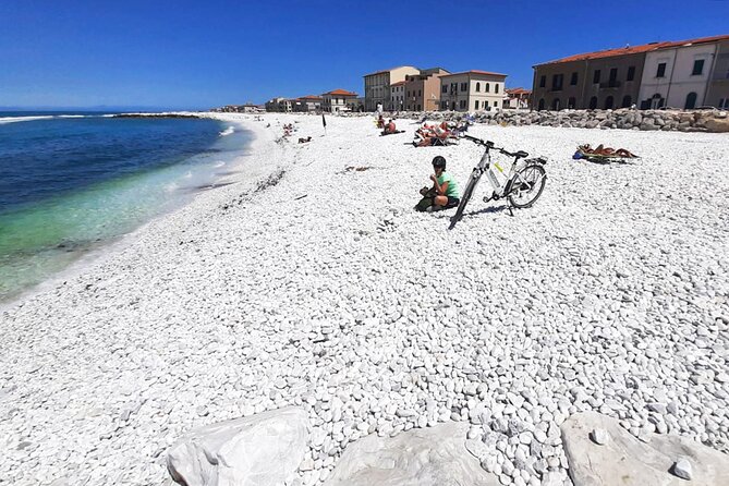 Cycling to the Sea by E-Bike Along the "Trammino" Cycle Path - Use of Bicycle