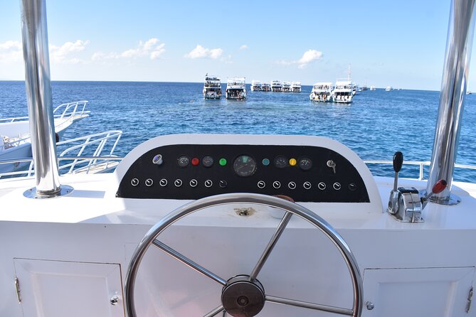 خاصية يخت ليوم كامل في شرم الشيخ - توفير وجبة غداء فاخرة