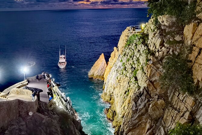 Deluxe High Cliff Divers Exhibition by Night W/Different Options - Overview of the Deluxe Experience