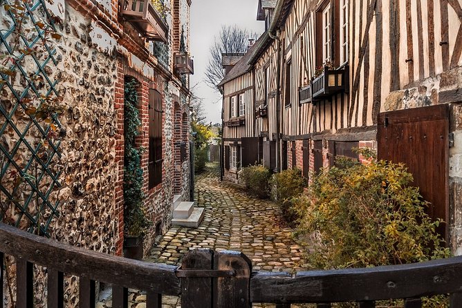 Discover the Beautiful City of Honfleur Private Tour - Scenic Beauty and Nature in Honfleur