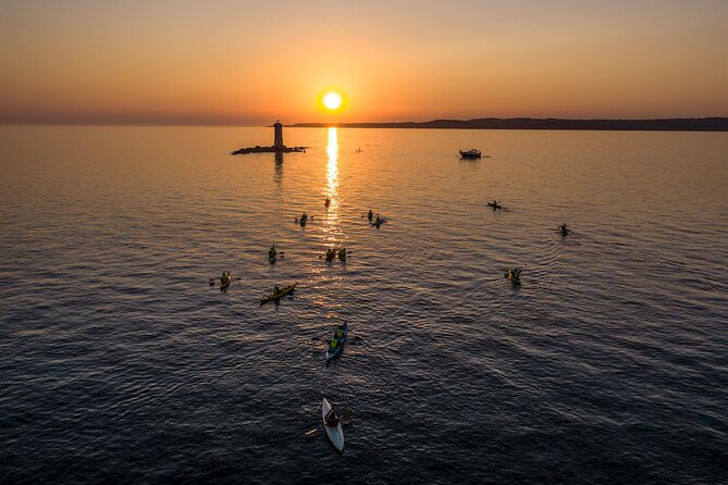 Discover the Secrets of the Island of Santantioco by Kayak - Kayaking Tips and Techniques