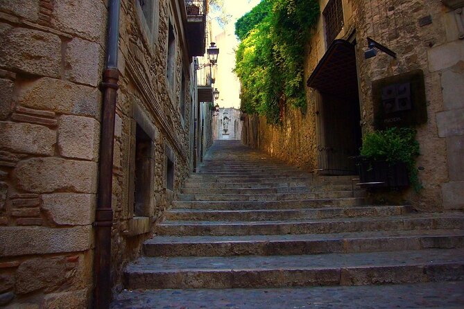 Discovering Gironas Hidden Gems: A Walking Audio Tour (ENG) - Exploring the Old Town
