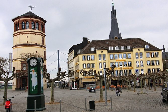 Dusseldorf Airport Transfers : Airport DUS to Dusseldorf in Luxury Van - Pricing and Group Size