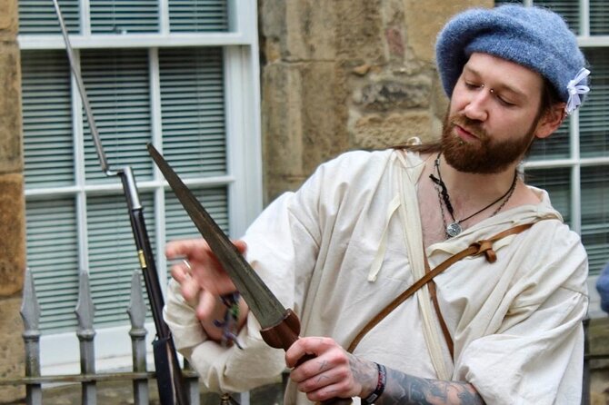 Edinburghs Jacobite Weapons Tour - Tour Duration and Requirements