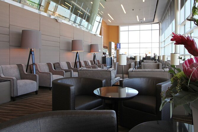 Edmonton International Airport Plaza Premium Lounge - Amenities and Services