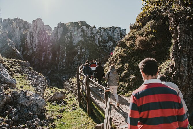 Full Day Tour Lakes of Covadonga and Santillana From Santander - Tour Overview