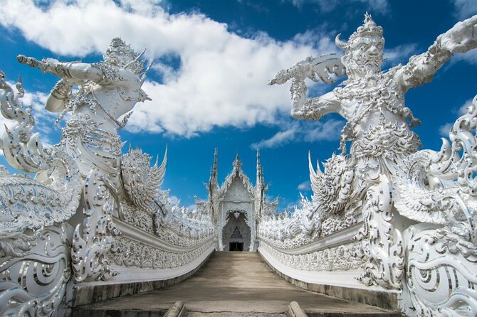 Full Day Tour White Temple Black House and Blue Temple With Lunch - Transportation and Comfort