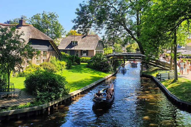 Giethoorn and Zaanse Schans Tour With Small Electric Boat Trip - Meeting and Pickup Information