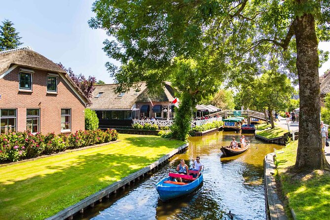 Giethoorn Small Group Tour - Exploring Giethoorn