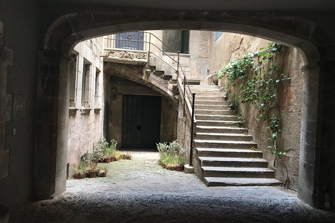 Girona Old Town & Jewish Quarter Walking Tour With a Licensed Guide - Highlights of Gironas Cathedral and City Walls